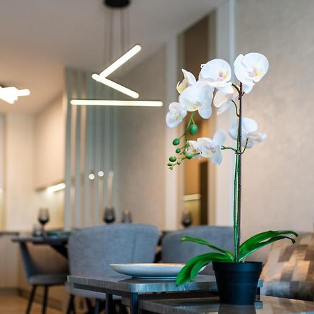 Sky Symphony Apartment Varna Exterior photo