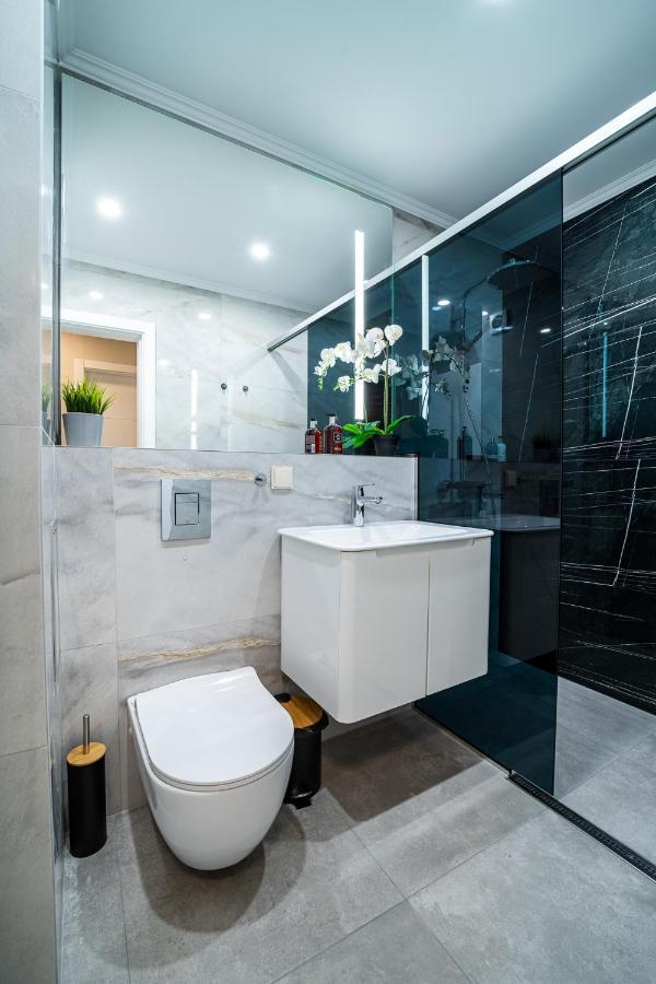 Sky Symphony Apartment Varna Exterior photo
