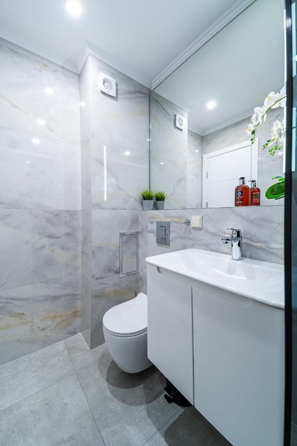 Sky Symphony Apartment Varna Exterior photo